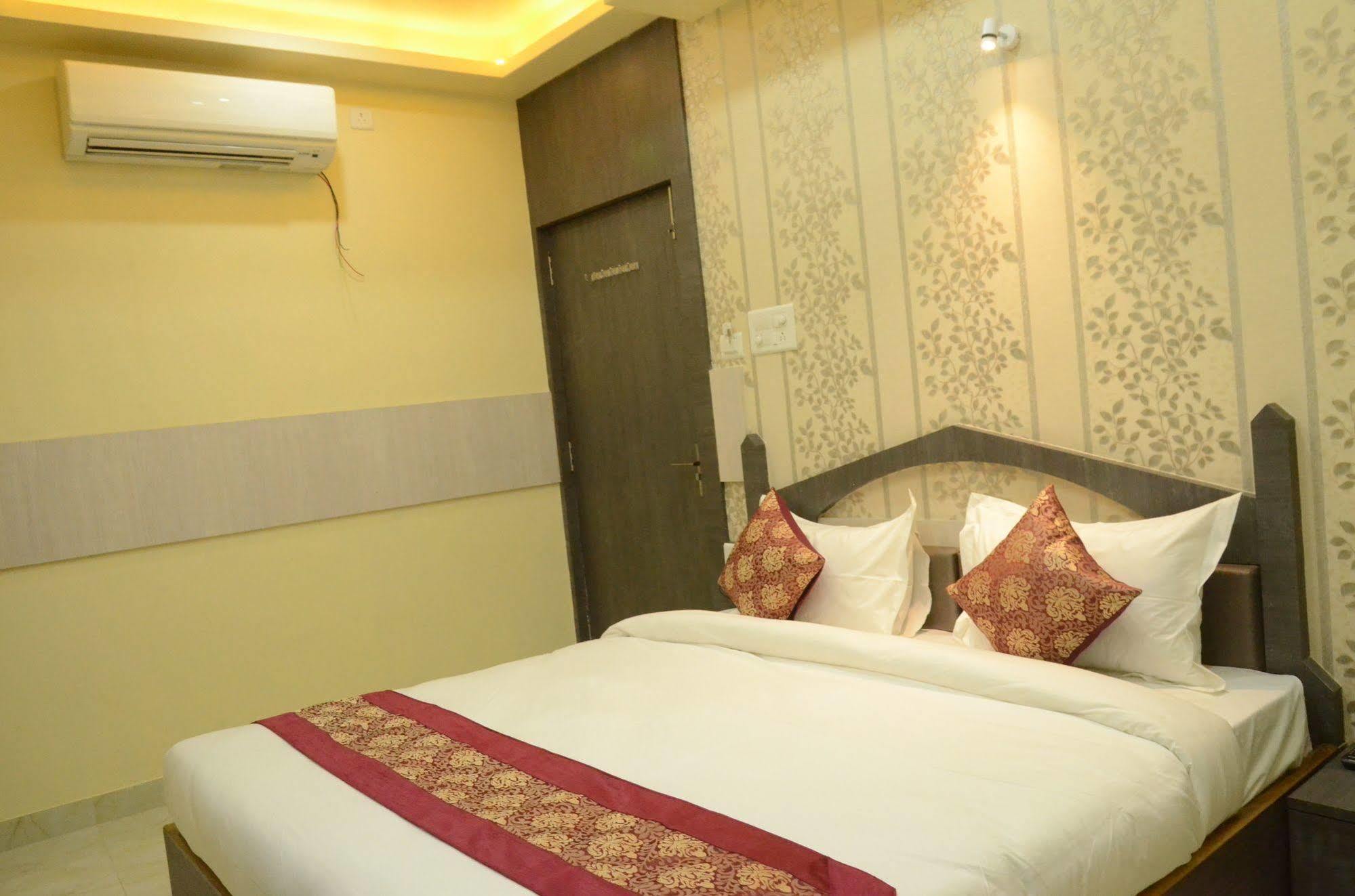 Hotel Rahil Palace