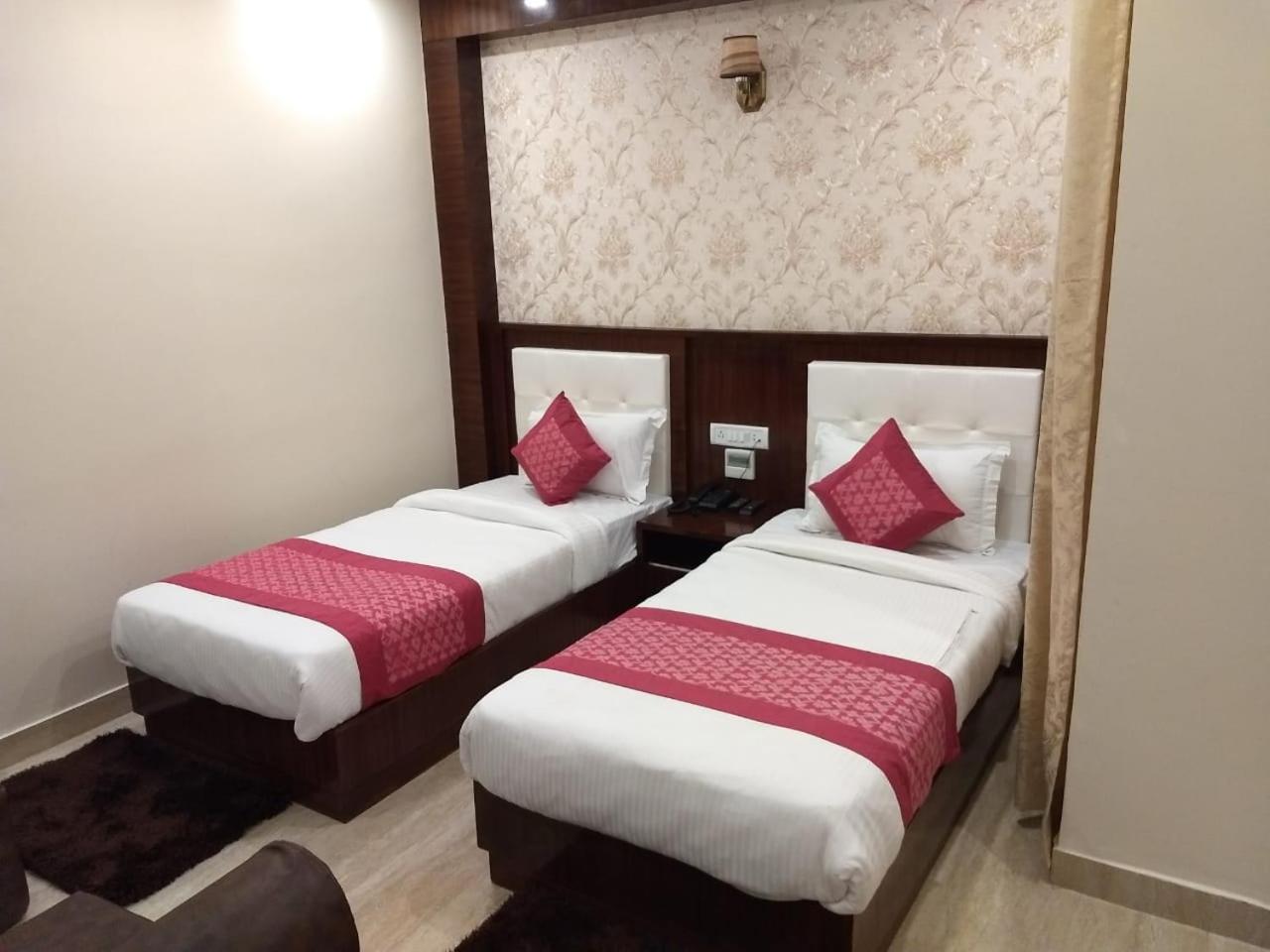 Rahil Palace Hotel *